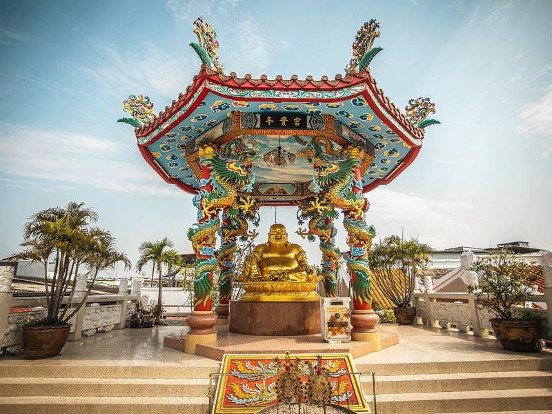 Chinese-temple dragons.