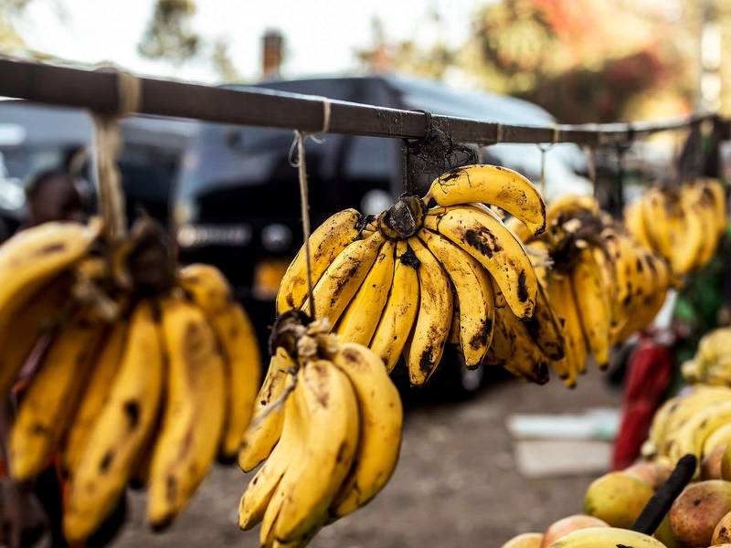 Ndizi at the market.