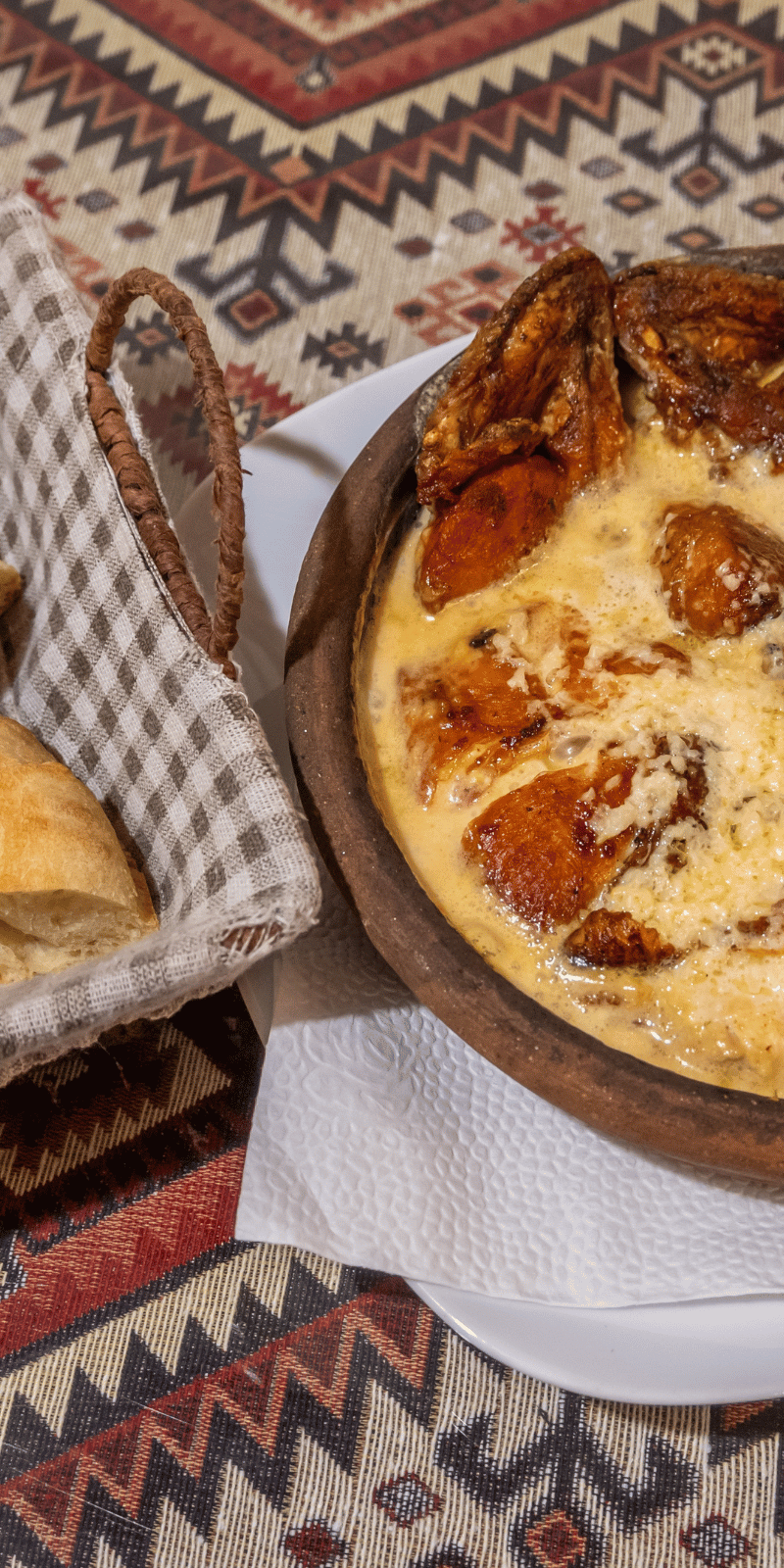 Creamy chicken shkmeruli.