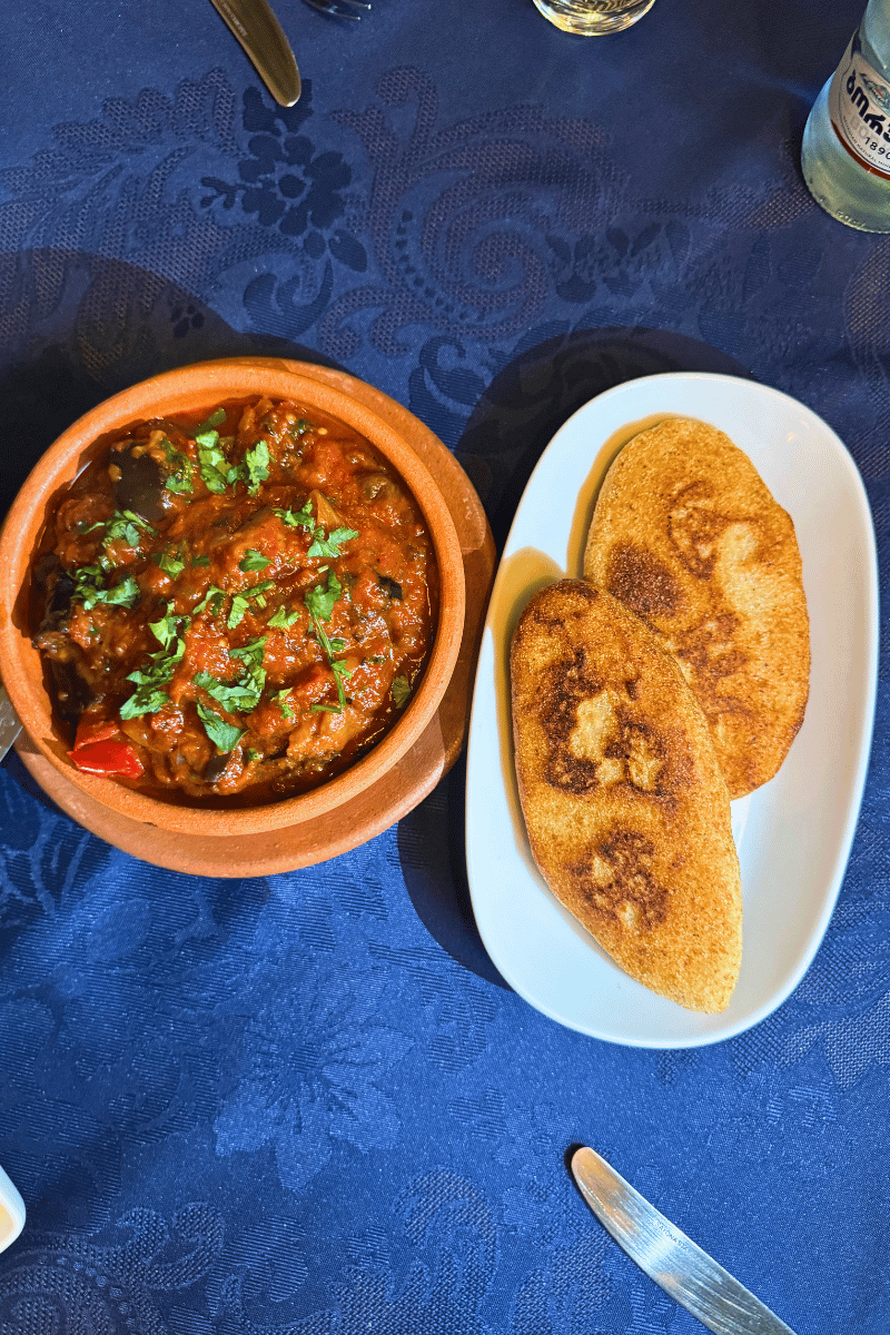 Chakhokhbili and mchadi.