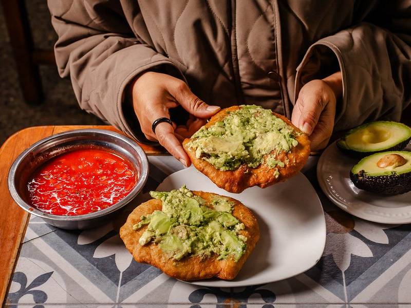 Sopaipilla and palta.