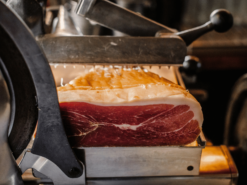 Sliced jamon.