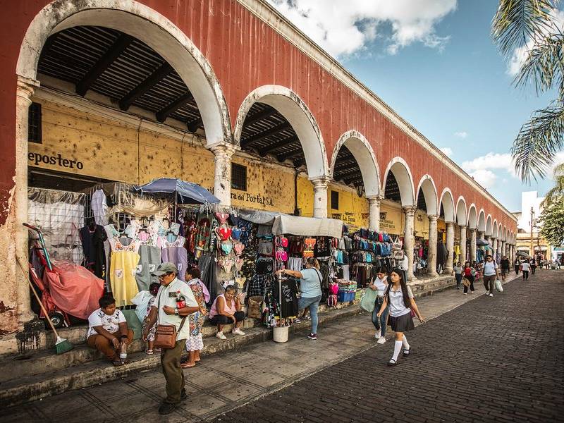 Portales del mercado.