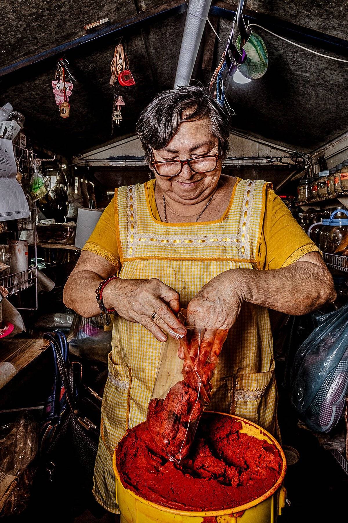 Kneading achiote.