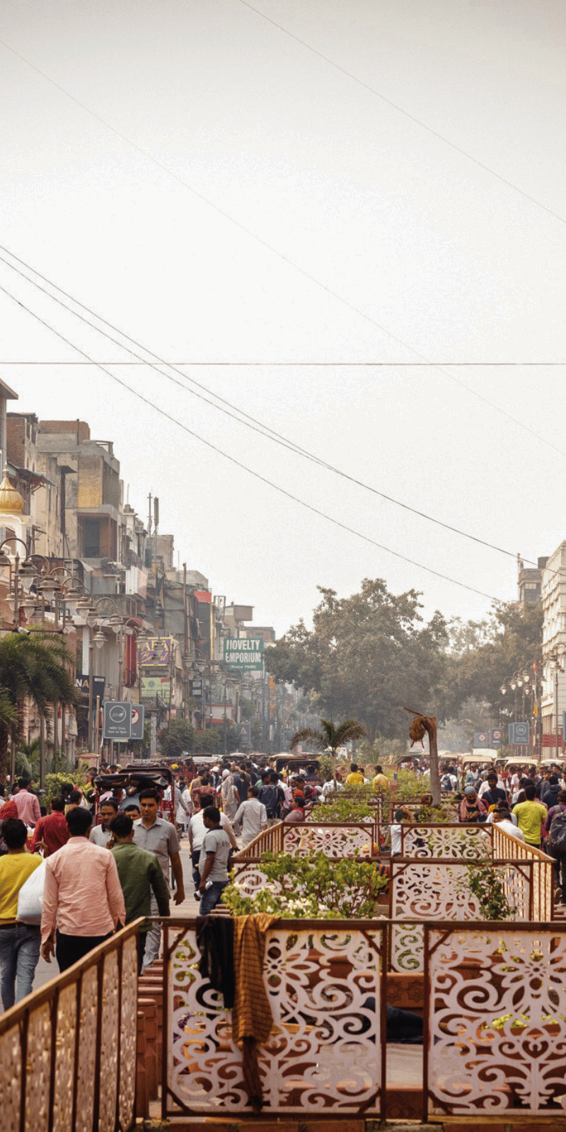 Street artery through Chandni Chowk.