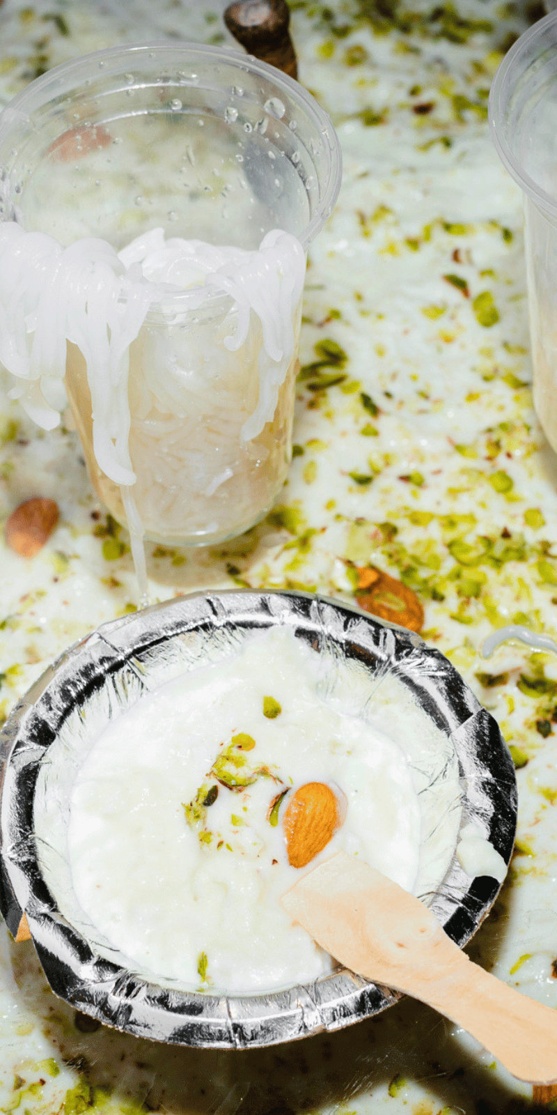 Cloud-like daulat ki chaat.