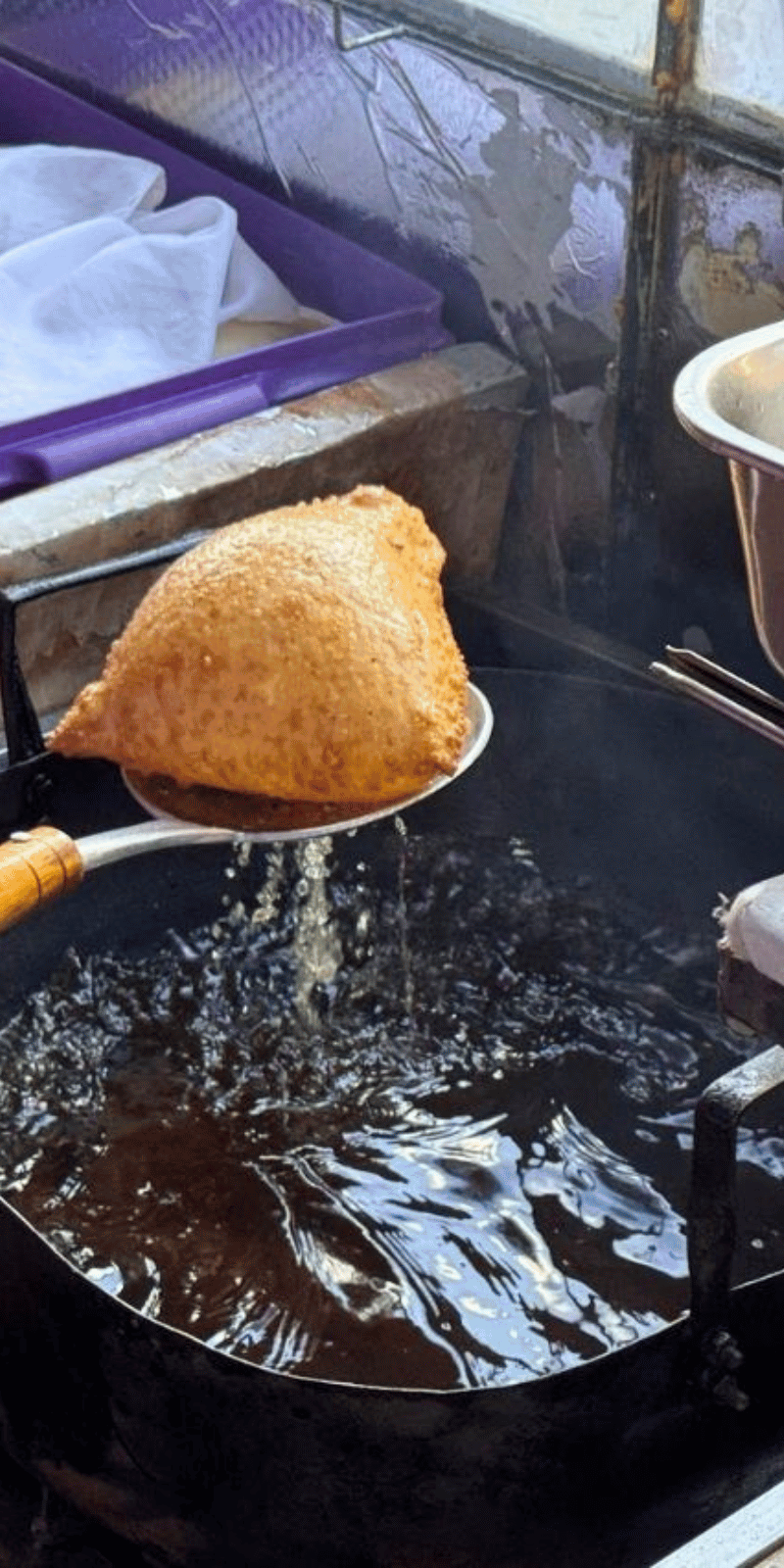 Frying tucumana.
