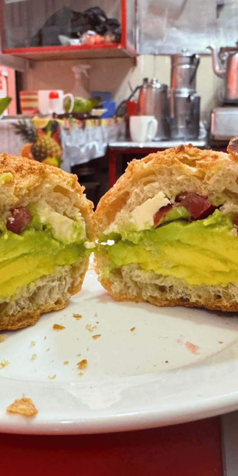 Marraqueta con palta.
