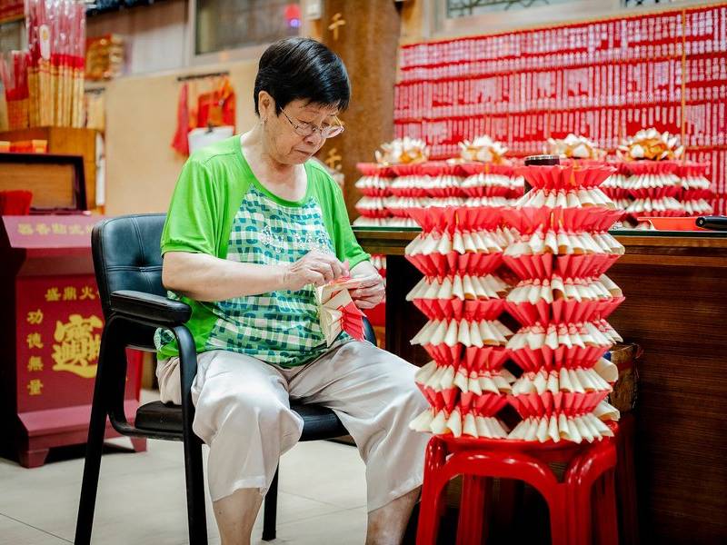 Folding joss paper.