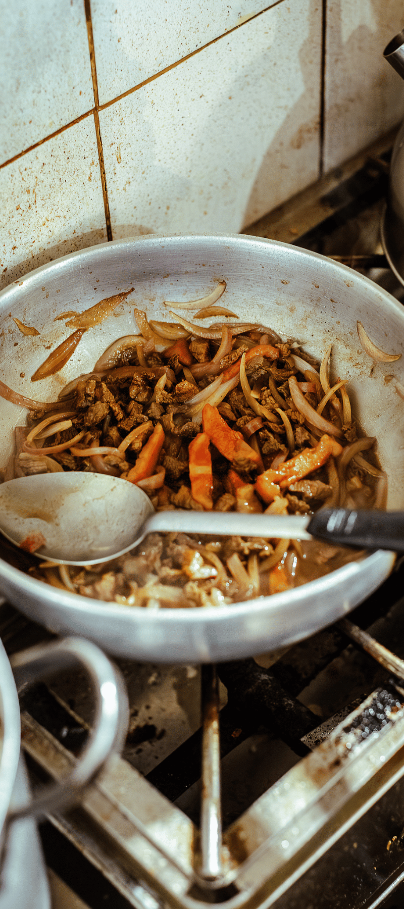 Lomo saltado.