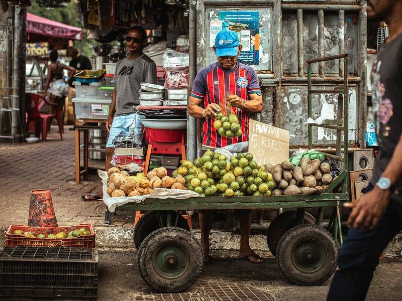 Moveable market cart.