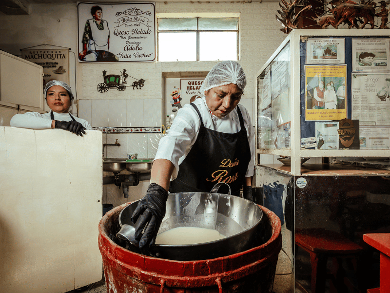 Preparing queso helado.