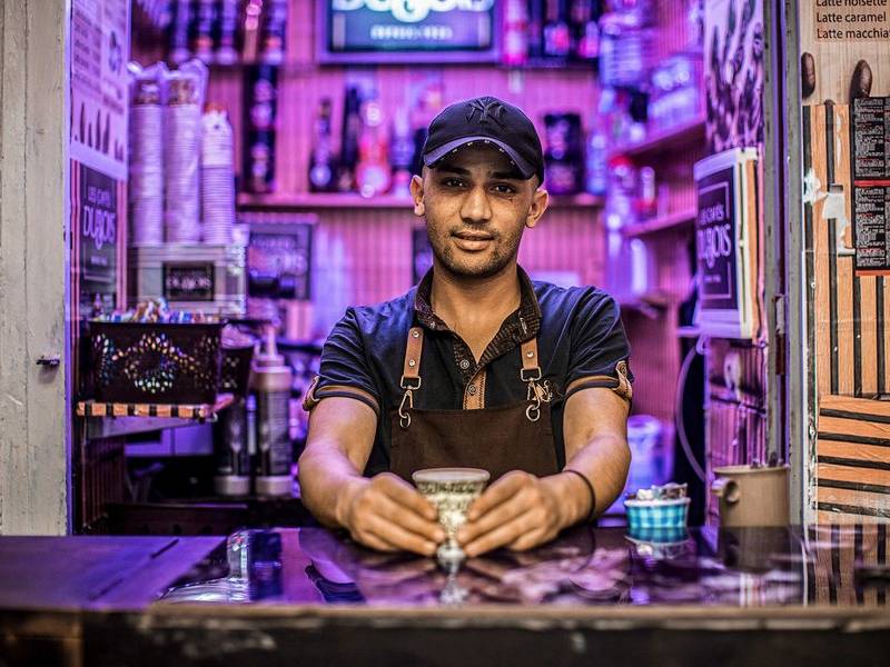 Khobz-sandwich vendor.